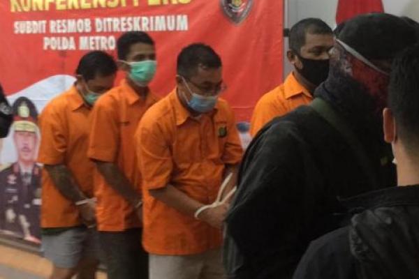 Lima orang pelaku penusukan ke pendukung calon Walikota Makassar diamankan Polda Metro Jaya. Ini tampangnya.