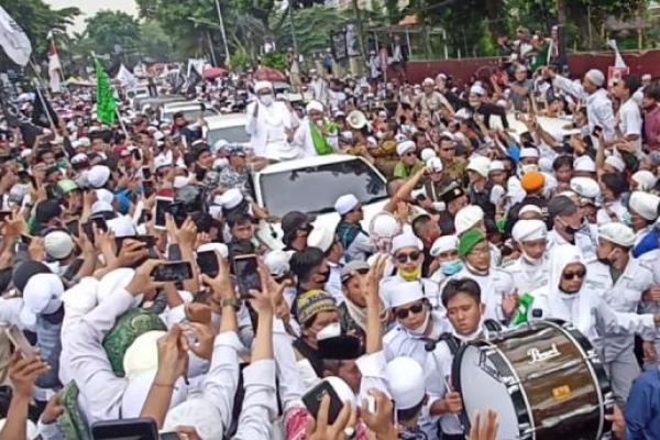 Panitia di pesta pernikahan putri Rizieq Shihab dipanggil Polda Metro Jaya terkait kerumunan massa.