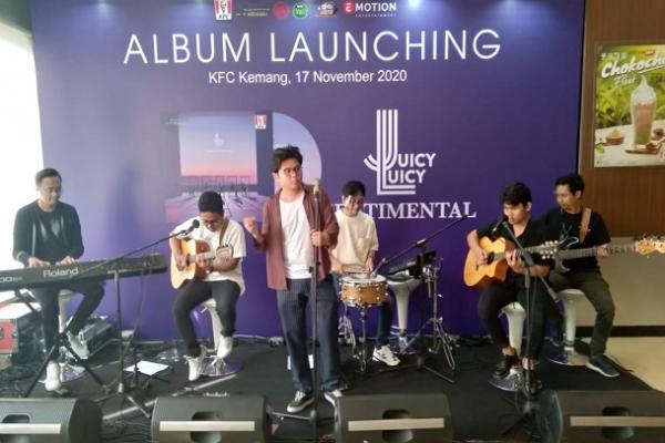 Di massa pandemi Covid-19, grup band asal Bandung Juicy Luicy gembira dengan album barunya. Seperti apa? 