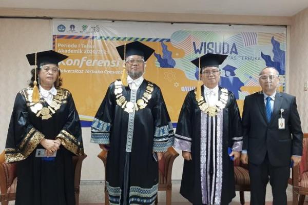 Ketua MPR RI, Bambang Soesatyo yang hadir memberikan sambutan menyampaikan apresiasi terhadap Universitas Terbuka, karena mampu menghasilkan lulusan yang berkualitas, berdaya saing, dan relevan.