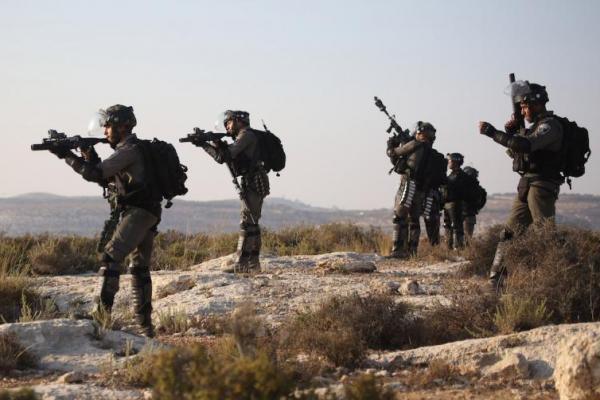 Israel menembakkan peluru karet serta tabung gas air mata untuk membubarkan puluhan demonstran Palestina 