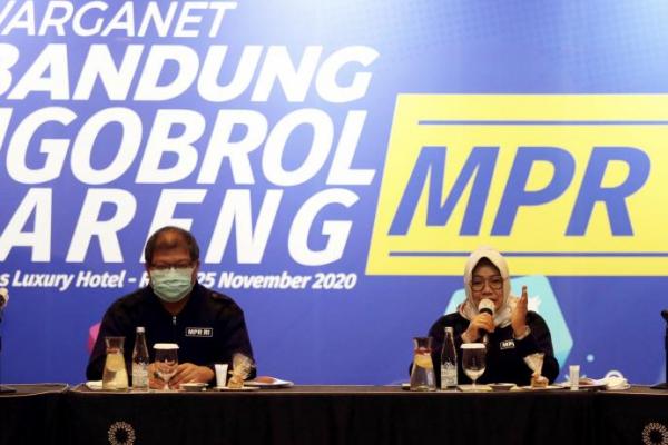 MPR RI mengajak warganet Bandung ikut membumikan atau sosialisasi empat pilar MPR ke masyarakat. Harapannya, empat pilar MPR bisa sampai ke masyarakat secara masif.