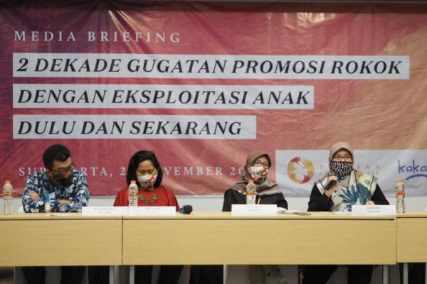 Sejumlah pegiat perlindungan anak dari berbagai kota di Indonesia dan pakar hukum pidana sepakat bahwa promosi rokok yang melibatkan anak merupakan bentuk eksploitasi anak.