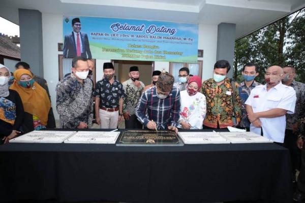 Gus Menteri resmikan guest house, salah satu unit usaha milik BUMDes Sumber Sejahtera Desa Pujon Kidul, Kabupaten Malang