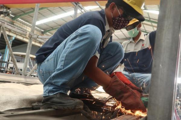 Pemerintah Republik Indonesia menargetkan rata-rata TKDN hingga 2024 mendatang yang diimplementasikan para pelaku industri pada semua sektor mencapai 40 persen.