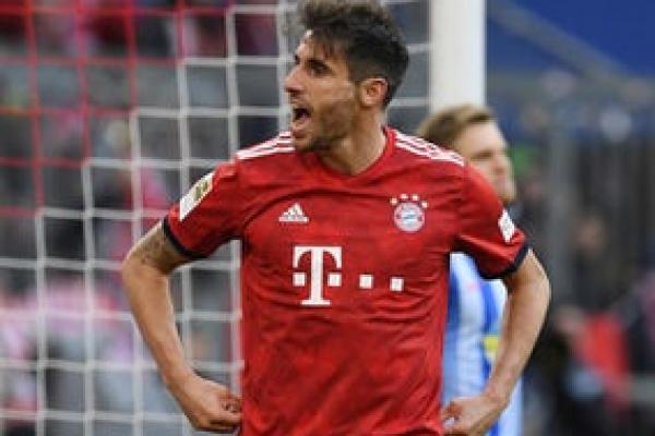 Bayern Munich dikabarkan siap melepas gelandang Javi Martinez saat kontraknya berakhir musim panas mendatang.