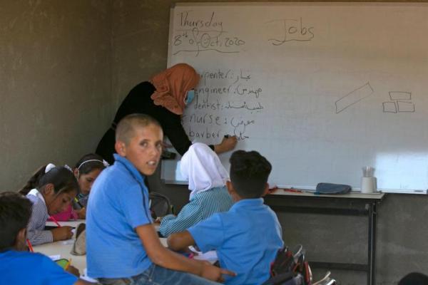 Para guru di Tepi Barat, Palestina memulai mogok kerja menuntut pemerintah membayar penuh gaji mereka yang tertunda