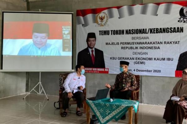 Wakil Ketua MPR RI Dr. H. M. Hidayat Nur Wahid MA, mengharap masyarakat memanfaatkan kesempatan Pemilihan Kepala Daerah dengan bersungguh-sungguh.