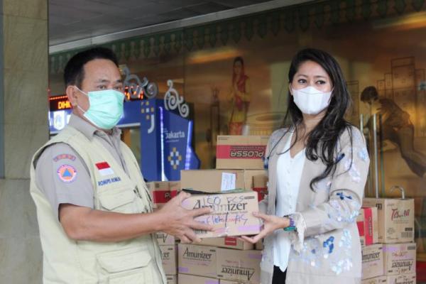 Yayasan Enesis Indonesia menyerahkan bantuan 20.000 Vitamin Amunizer C 1000Mg dan 10.000 Antis Hand Sanitizer kepada Pemerintah Provinsi (Pemprov) DKI Jakarta.