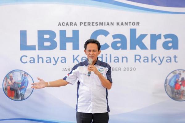 Direktur LBH Cakra Zevrijn Boy Hendra Kanu menuturkan, LBH Cakra hadir guna menambah semarak bantuan hukum yang sangat dibutuhkan oleh masyarakat Indonesia.