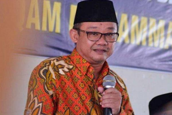 PP Muhammadiyah meminta pemerintah tidak hanya tegas kepada organisasi kemasyarakatan (ormas) Front Pembela Islam (FPI). 
