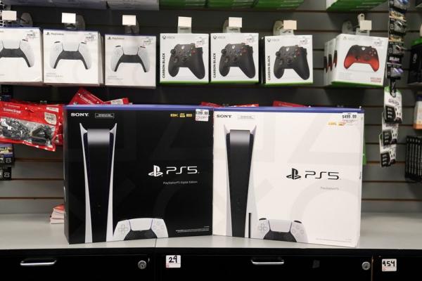 Saham raksasa teknologi Jepang, Sony, merosot di perdagangan Tokyo setelah Microsoft mengatakan pihaknya berencana membeli perusahaan mega game Activision Blizzard.