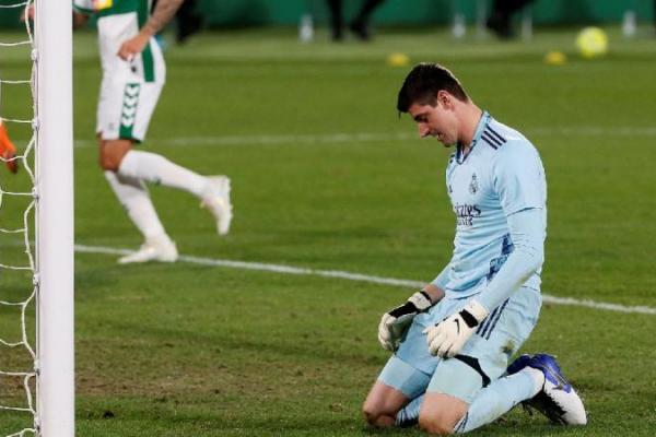 Adalah Fidel Chaves membuyarkan kemenangan Los Blancos. Tendangannya dari titik penalti, gagal diantisipasi oleh Thibaut Courtois.