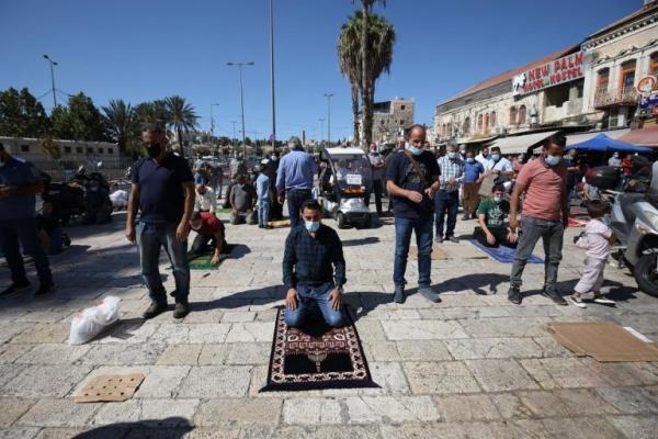 Polisi pendudukan Israel pada hari Jumat melarang ribuan warga Palestina melakukan salat Jumat di Masjid Al-Aqsa, dengan dalih memerangi COVID-19.