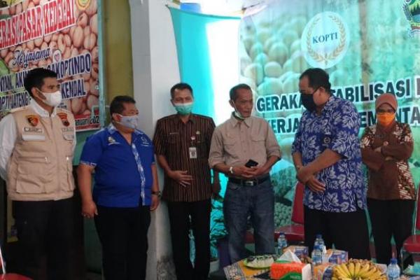 Mekanisme gerakan stabilisasi pasokan dan harga kedelai dilakukan dengan menggandeng asosiasi importir yang menjual ke pengrajin dengan harga Rp. 8.500 per kg.