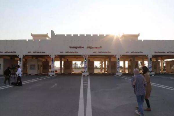 Qatar dan Arab Saudi kembali membuka perbatasan darat kedua negara pada Sabtu (9/1), setelah memulihkan hubungan yang retak dalam tiga setengah tahun terakhir.