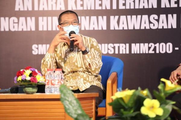 Dirjen Suhartono mengimbau semua masyarakat untuk berhati-hati dan waspada bujuk rayu untuk bekerja ke luar negeri dengan mudah.