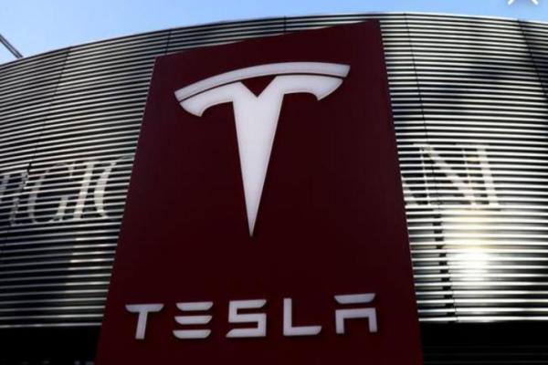 Nilai pasar Tesla melampaui $ 774 miliar, menjadikannya perusahaan paling berharga kelima di Wall Street.