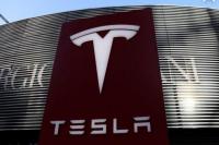 Nilai Pasar Tesla Melewati $ 800 Miliar Untuk Pertama Kalinya