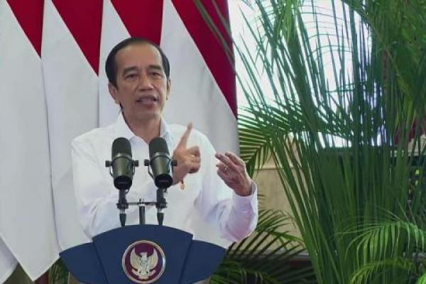 Jokowi meminta komitmen keseriusan jajarannya dalam membangun sektor pertanian, terutama komoditas yang masih menjadi langganan impor setiap tahun, seperti kedelai, jagung, gula, bawang putih dan beras.