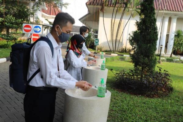 Perpustakaan Nasional (Pepusnas) mulai hari ini, Selasa (12/01) hingga dua pekan kedepan, 25 Januari 2021 memutuskan untuk menutup semua layanan onsite.