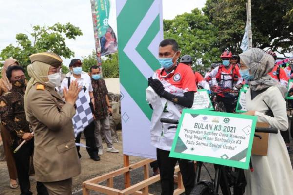 Namun, meski budaya K3 sudah dicanangkan sejak setengah abad lalu, kecelakaan kerja di Indonesia masih relatif tinggi.