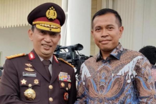 Komjen Listyo adalah sosok jenderal kharismatik yang kaya prestasi