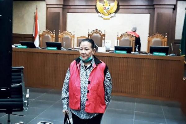 Selain hukuman badan, Maria Pauline juga dihukum pidana denda sebesar Rp800 juta subsider 4 bulan kurungan.