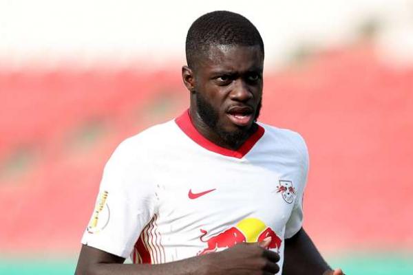 Manchester United dan Liverpool dilaporkan akan saling berhadapan untuk mendapatkan tanda tangan bek tengah RB Leipzig Dayot Upamecano.