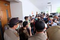Rapat Sidang Pailit CNQC Mitra JO Batal Digelar Usai Pengunjung Membludak