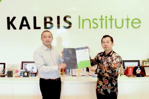 Ini merupakan komitmen Kalbis Institute dalam mengembangkan kurikulum berbasis industri, dengan menggandeng beberapa industri di Indonesia maupun di luar Indonesia.