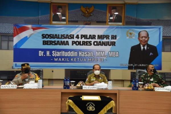 Masyarakat Indonesia sangat memegang teguh pemahaman dan implementasi Pancasila, UUD NRI Tahun 1945, NKRI dan Bhinneka Tunggal Ika yang MPR menyebutnya sebagai Empat Pilar.