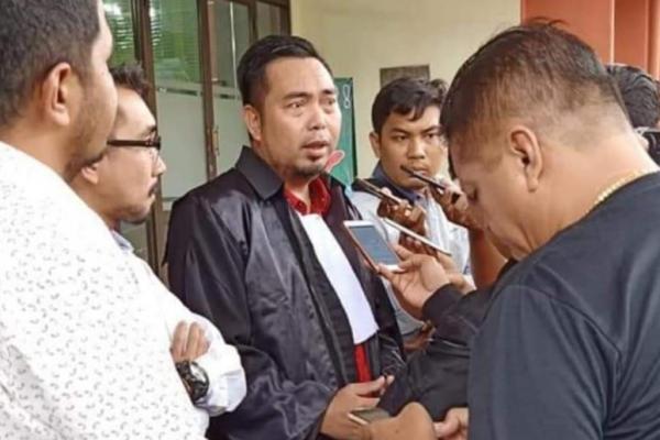 Agus Floureze adalah cucu asli Almarhum Sultan Partika Candra.