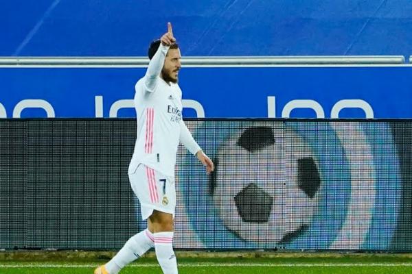 Pemain Belgia itu tampil lebih dari satu jam dalam kemenangan perdana Madrid di La Liga musim 2021/2022 kontra Alaves. El Real menang 3-1 lewat dua gol Karim Benzema dan satu gol Nacho Fernandez. Gol pertama Benzema, lahir dari umpan manis Hazard di depan gawang Alaves.