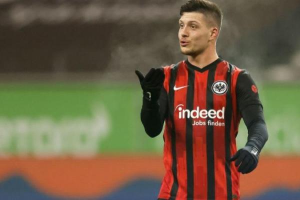 Jovic kembali mencetak gol dalam laga keduanya untuk Eintracht Frankfurt. Ini merupakan gol ketiganya pasca dipinjamkan oleh Real Madrid ke klub lamanya.