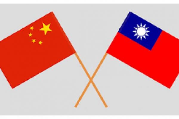 China memandang Taiwan secara demokratis memerintah sebagai wilayahnya sendiri, dan dalam beberapa bulan terakhir telah meningkatkan aktivitas militer di dekat pulau itu.