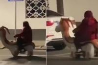 Viral Seorang Nenek yang Kendarai Skuter Mainan Naga dari Rumah ke Tempat Kerja