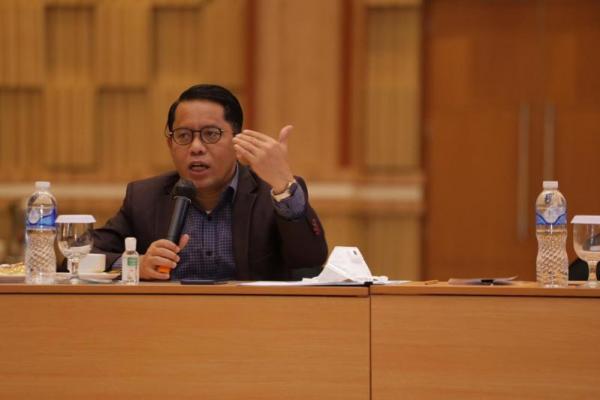 Dirjen Bimas Islam Kementerian Agama (Kemenag), Kamaruddin Amin memastikan mekanisme pengumpulan dan pengelolaan wakaf uang diatur dalam Undang-undang dan Peraturan Pemerintah, dan pengelolaannya hanya diinvestasikan untuk produk keuangan syariah.