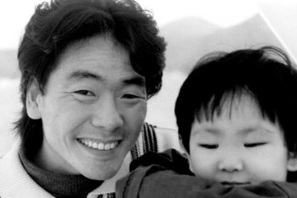 Korea Selatan (Korsel) berhasil `menghidupkan` kembali penyanyi folk rock Kim Kwang-seok, yang telah meninggal hampir 25 tahun lalu.