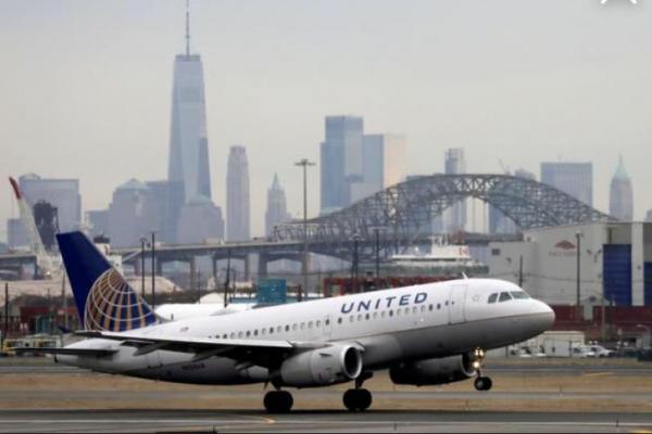 United Airlines mengatakan pada hari Jumat (29/1/2021), pihaknya memperingatkan sekitar 14.000 karyawan bahwa mereka mungkin akan diberhentikan.