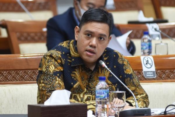 Anggota Komisi I DPR RI Dave Akbarshah Fikarno dalam Rapat Dengar Pendapat (RDP) Komisi I DPR RI bersama jajaran Bakamla menyinggung masuknya kapal asing yang masuk ke wilayah Indonesia.