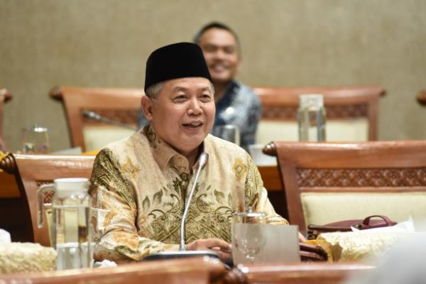 Cyber security (keamanan jagad maya) merupakan fokus manajemen risiko di era digital. Itu alasan manajemen keamanannya dilakukan berlapis-lapis.