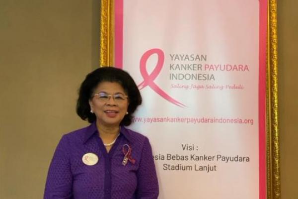 Ketua Umum Yayasan Kanker Payudara Indonesia (YKPI) Linda Agum Gumelar mengajak pasien kanker payudara tetap berjuang penuh semangat, di tengah pandemi Covid-19 di Tanah Air.