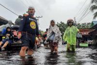 Komisi III DPR Bagikan Bantuan untuk Korban Banjir di Kalsel