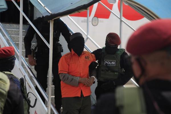 Rombongan teroris yang diringkus di Makassar tiba di Bandara Soekaro Hatta.