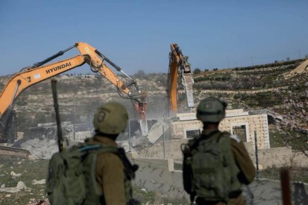 Pasukan pendudukan Israel menghancurkan sebuah rumah dan jaringan listrik di kota Hebron, Tepi Barat pada Kamis (04/02) waktu setempat.