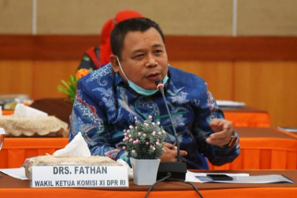 Wakil Ketua Komisi XI DPR RI Fathan mengapresiasi langkah cepat dan inovasi Pemerintah Daerah Provinsi Jawa Barat dalam upayanya meningkatkan pertumbuhan ekonomi di Provinsi Jabar yang melambat akibat pandemi Covid-19.