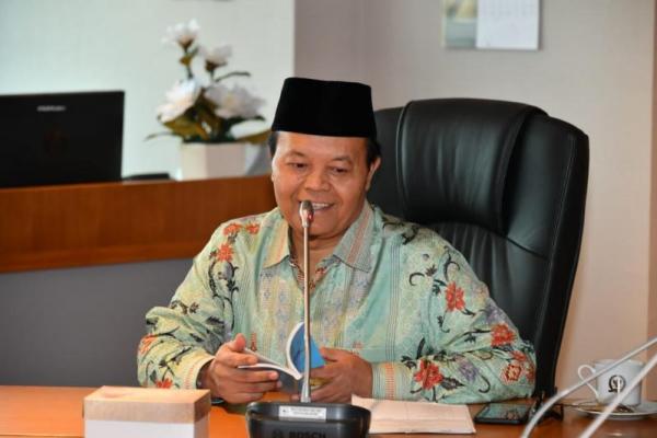 Hidayat mendesak Menteri Risma untuk benar-benar serius memperjuangkannya alokasi penambahan anggaran itu, agar memungkinkan realisasi pemenuhan hak rakyat mendapatkan santunan korban yang wafat akibat Covid-19.