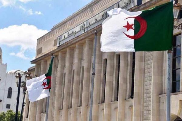 Anggota parlemen Aljazair telah mengajukan rancangan undang-undang (RUU) ke parlemen negara yang bertujuan mengkriminalisasi pemulihan hubungan dengan rezim Israel.