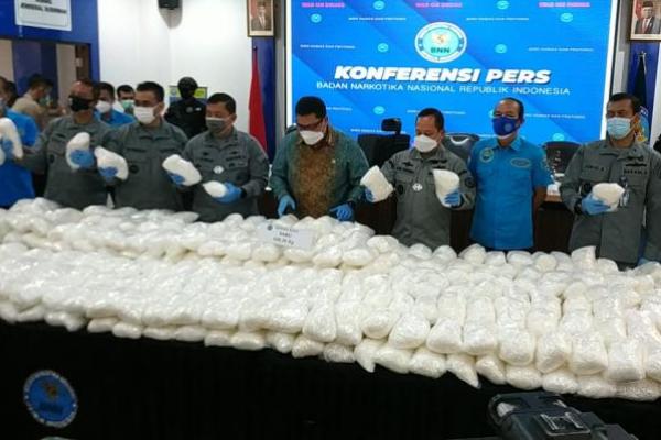 BNN dan Bakamla sukses menggagalkan penyelundupan sabu ratusan kilo.